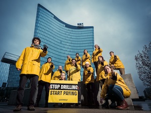 © Mitja Kobal Greenpeace / Stopp von Öl- und Gasprojekten- Greenpeace-Protest vor der OMv